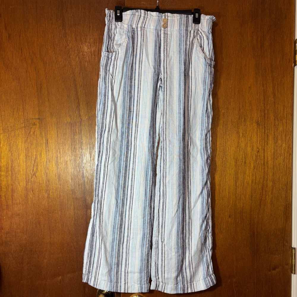 🐠 Belle Du Jour White and Blue Cargo pants Casual Resort Wear
